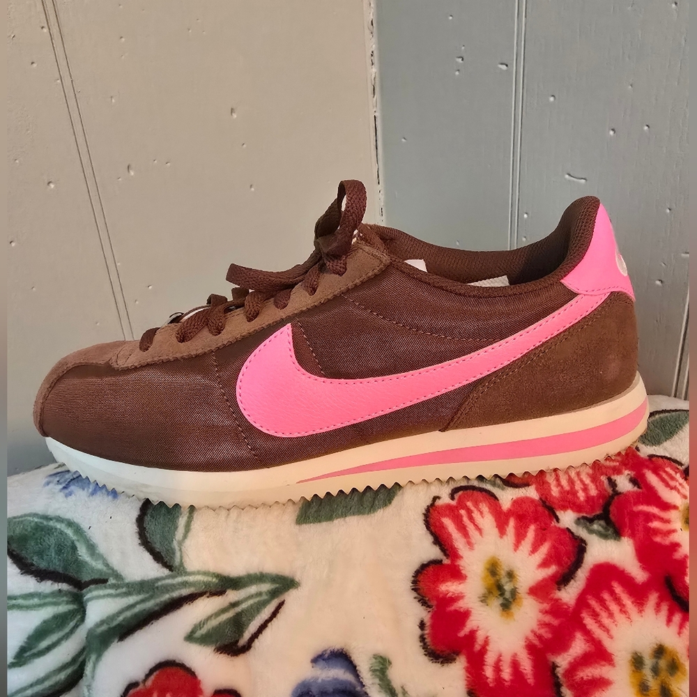 2025 Nike Wmns Cortez 'Fauna Brown/Sail/White/Pink Spell'
